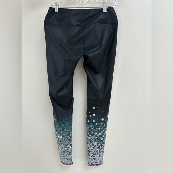 ALO Yoga Black and Silver Performance Leggings - Picture 4 of 5